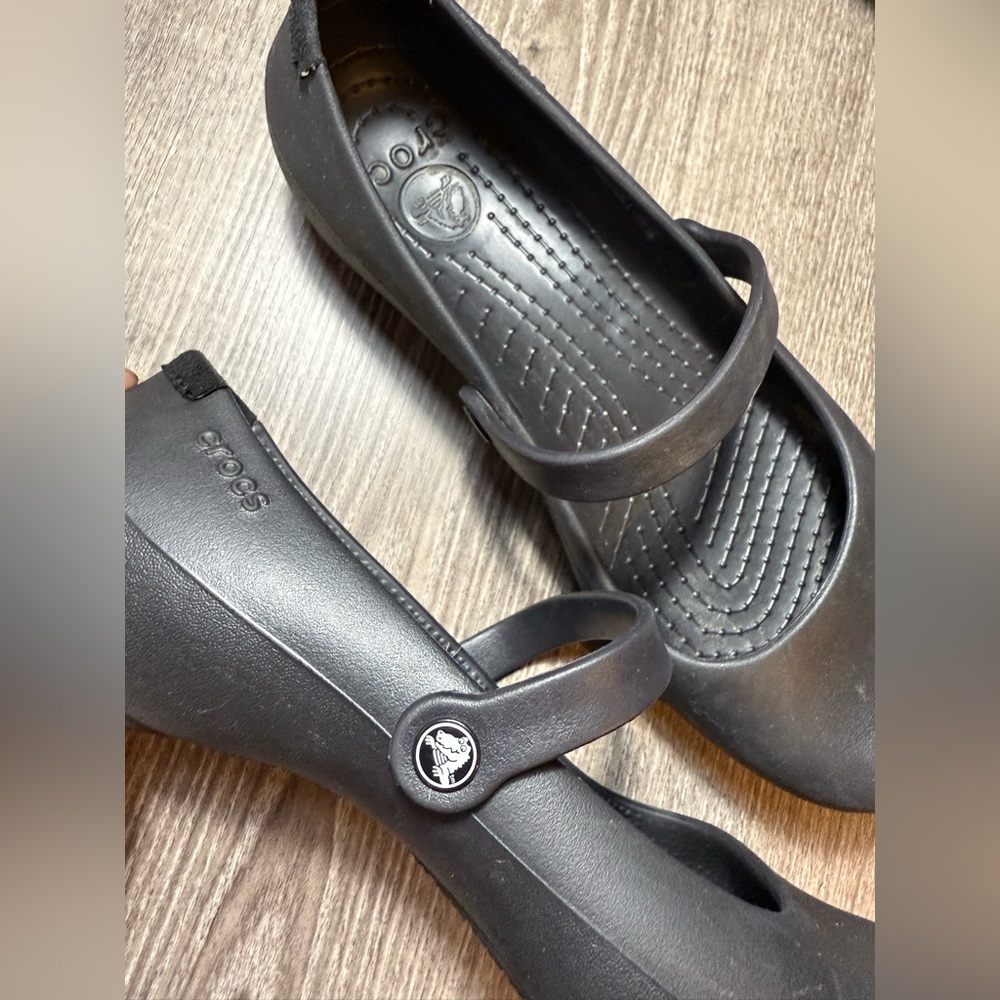 CROCS Womens Alice Mary Jane Black Closed Toe Flats With Strap Sz 7 ✨ - Picture 8 of 8